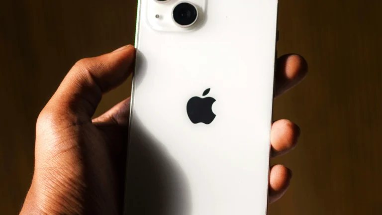 Apple Cash’s Banking Partner Tightens ID Rules, Keeps Crypto Ban