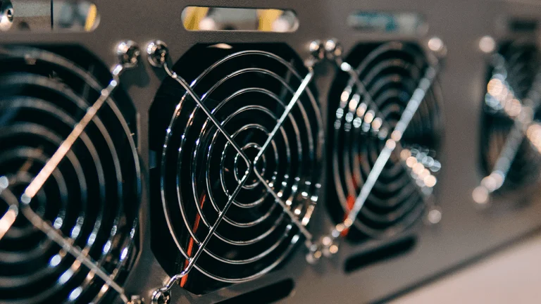 Zcash Hashrate Goes Vertical as $870 ZEC Price Wakes ASIC Giants