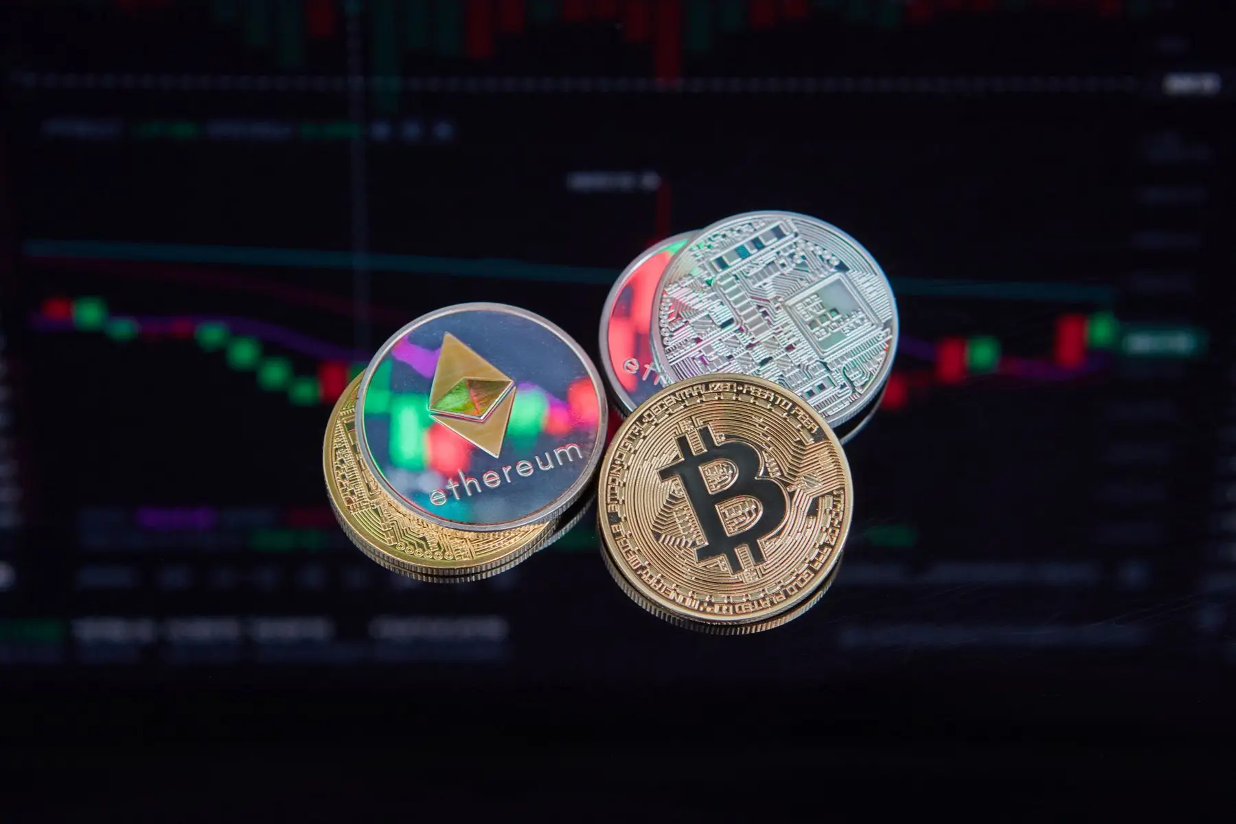 Why Is Crypto Down Today? Oil, Fed Bets and $330M Liquidations Stall the Market