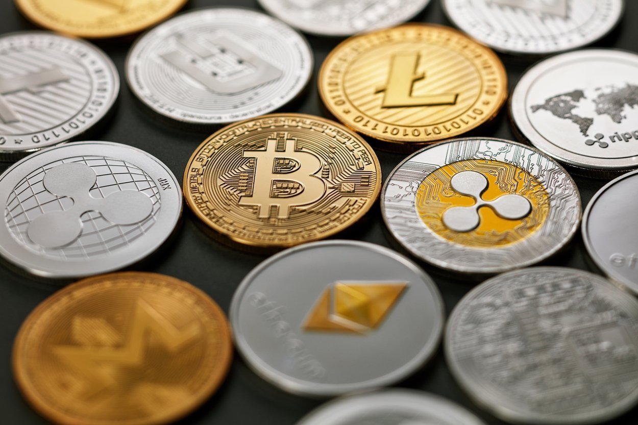 Top Cryptos to Invest In 2025 According to ChatGPT: Coldware, Solana, Cardano and T6900