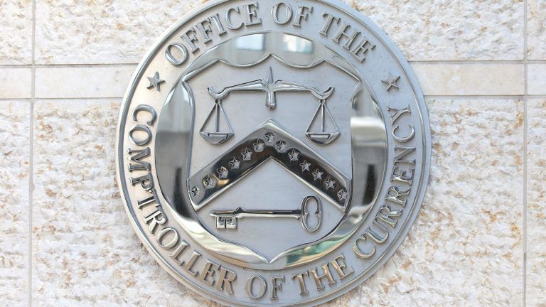 Community Bankers Sue US Banking Regulator Over ‘Side Door’ Crypto Charters