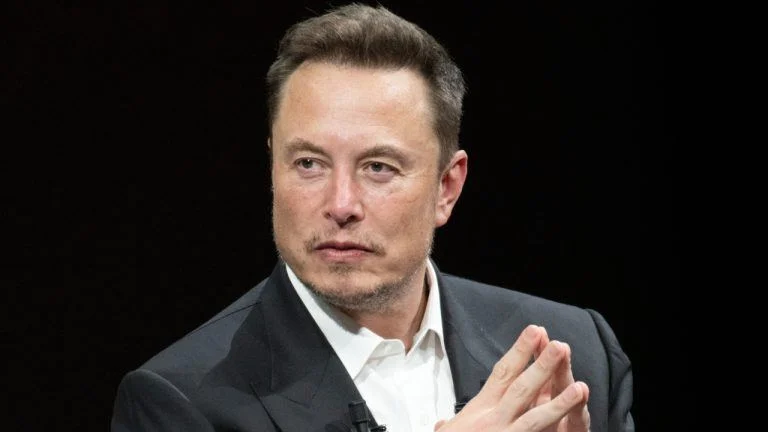 Musk Sees SpaceX Worth Far More Than Earth’s Economy; Saylor Is Bullish