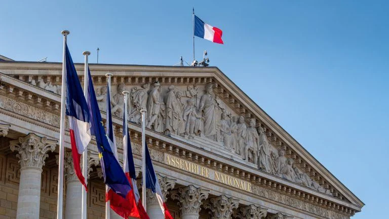 French Assembly Narrowly Adopts Stablecoin Swap Tax Proposal