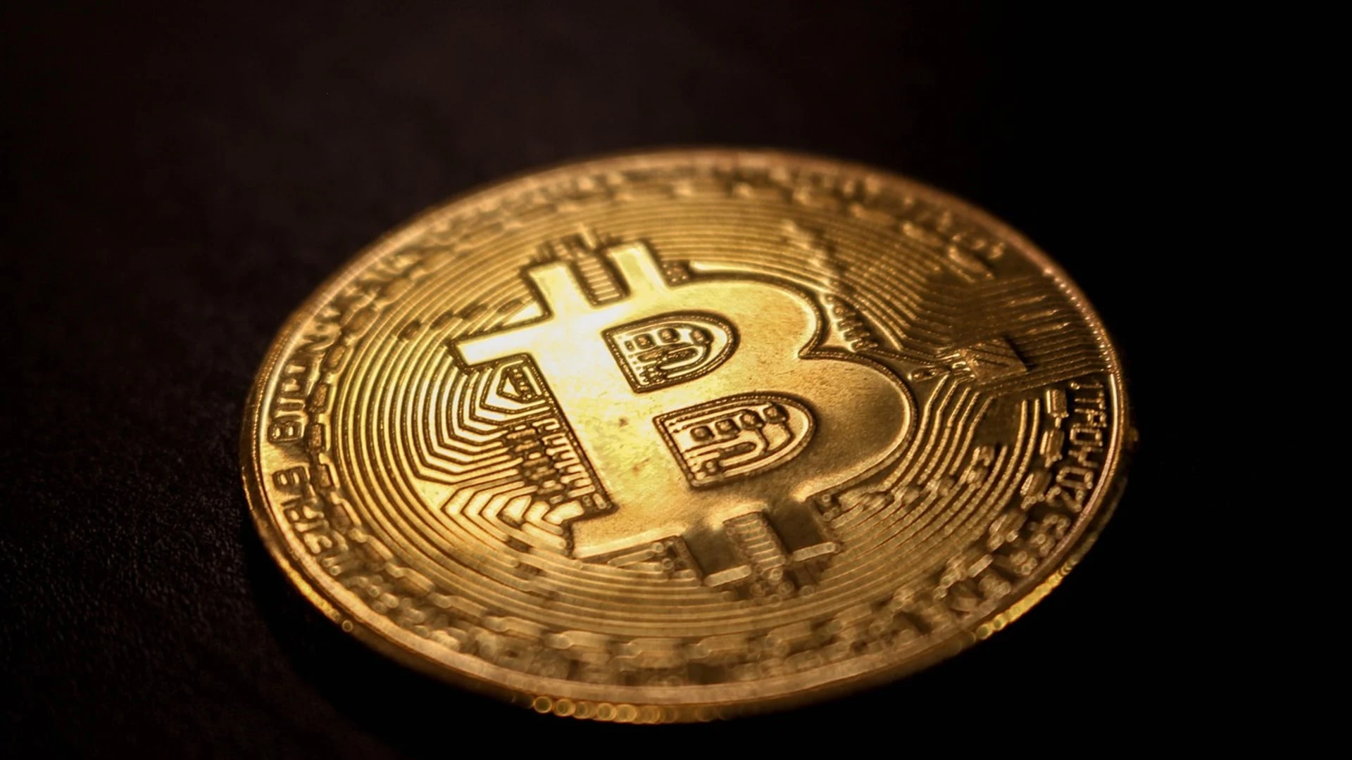 Bitcoin Price Prediction: Hawkish FOMC Minutes, Oil Price, and Rising Yields Send BTC Below 83K